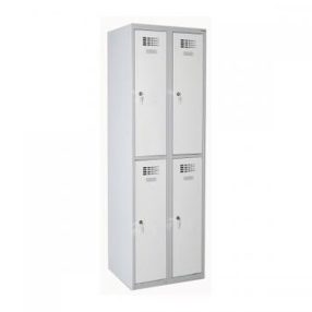 Rövidajtós öltözőszekrény (4 ajtós, teli lábazaton)